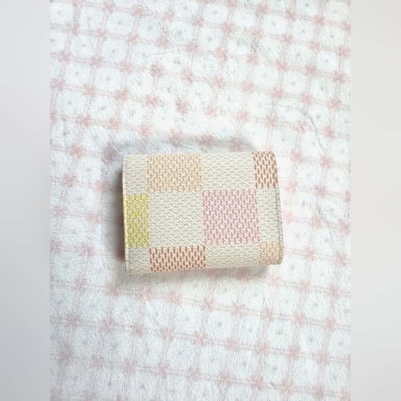 Louis Vuitton Victorine Wallet | Damier Licious Peche | N40638 | Excellent - Picture 2 of 3